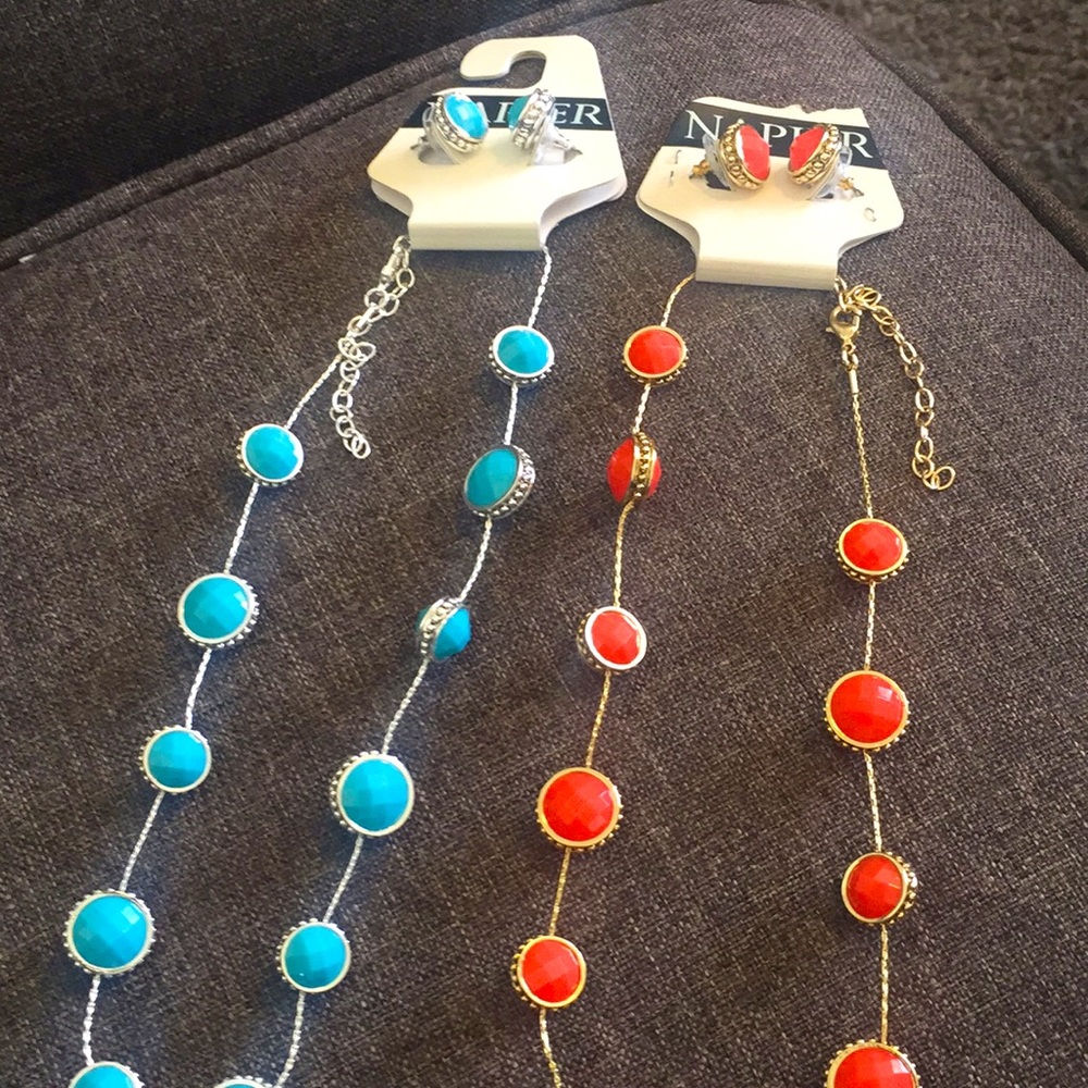 Necklace with tops
